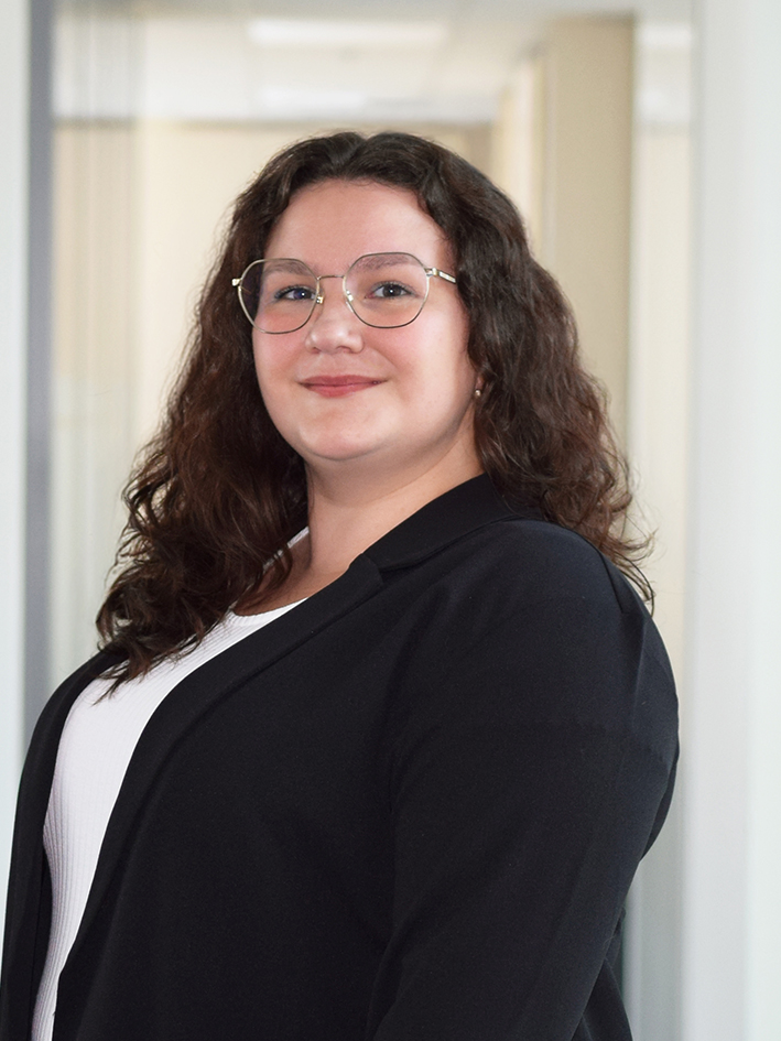 Carmen Keller - Mandatsleiterin - Visita Treuhand AG - Abacus - Treuhand - Treuhänder in Lenzburg - Buchführung - Administration - Jahresrechnung - Steuern - Beratung - Schweiz